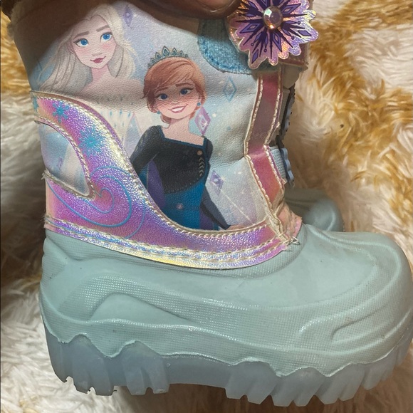 Light up Frozen/Disney fur and rubber rain boots - Picture 8 of 12